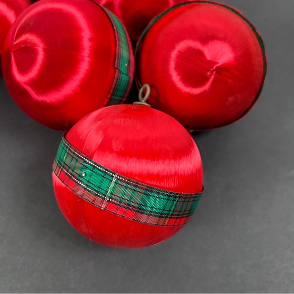 Lot of 12 Vintage Satin Spun Christmas Ornaments Red Balls with Ribbon - Picture 7 of 16
